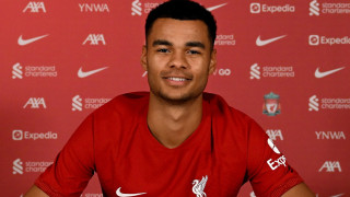 Мениджърът на ПСВ Айндховен Рууд ван Нистелрой направи любопитно