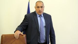 Аз управлявам, отвърна от Брюксел Борисов на депутатите си