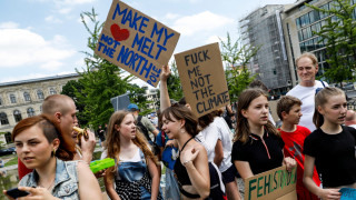 Троен удар от събития застрашава да попречи на опитите за