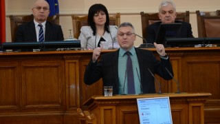 Валери Жаблянов гневен на издевателството - медиите го искали с маска