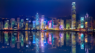 Пожар в глобалния финансов център Хонконг остави 20 000 домакинства