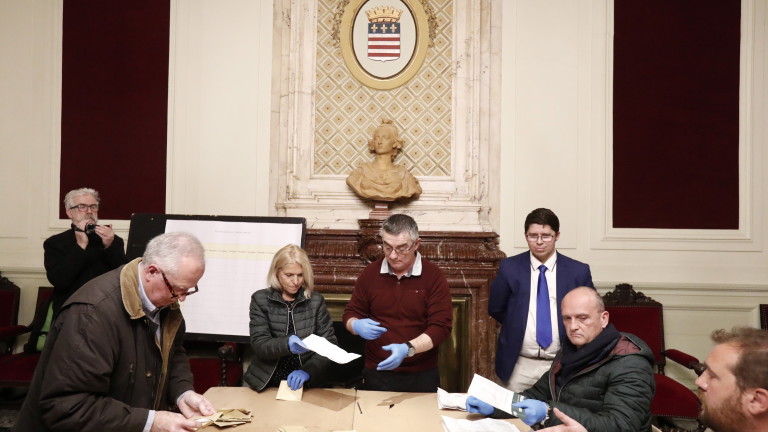 Рекордно ниска активност на местния вот във Франция