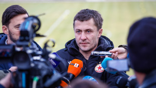 Старши треньорът на ЦСКА Саша Илич говори пред медиите на