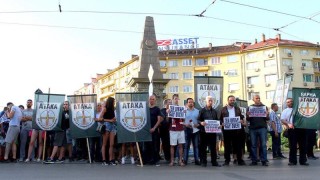 Не американското посолство е спряло телефоните на "Атака"