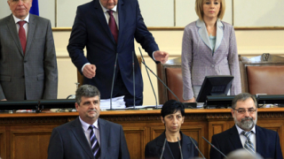 Трима нови депутати положиха клетва