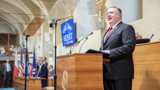 Държавният секретар на САЩ Майк Помпео призова младите демокрации в
