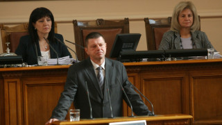 Парламентът избра Влахов за конституционен съдия