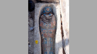 Египет обяви че археолози са открили осем варовикови саркофага с