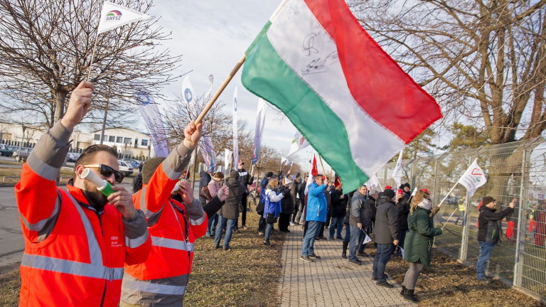 Общо 7500 държавни служители участваха в национална стачка в Унгария,