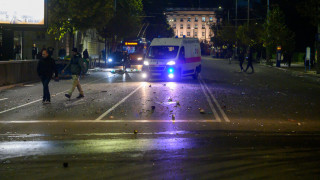 Полицаи опитаха да разпръскват последната по голяма група запалянковци събрали се