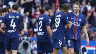 Пари Сен Жермен победи Ланс, но загуби Хвича Кварацхелия с контузия