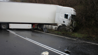 Над 3 часа Кресненското дефиле затворено от тежка катастрофа