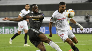 Десният краен бранител на Манчестър Юнайтед Аарън Уан Бисака няма право