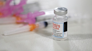 Ваксината на Moderna имала месец по-дълъг срок на годност от тази на Pfizer