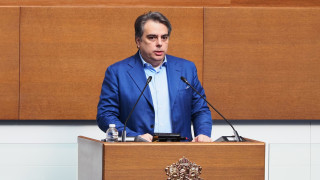 Председателят на Продължаваме промяната ПП Асен Василев захапа вицепремиера и