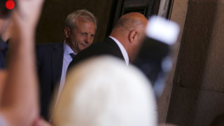 Преди броени минути стартира дългоочакваната среща между представители на държавата