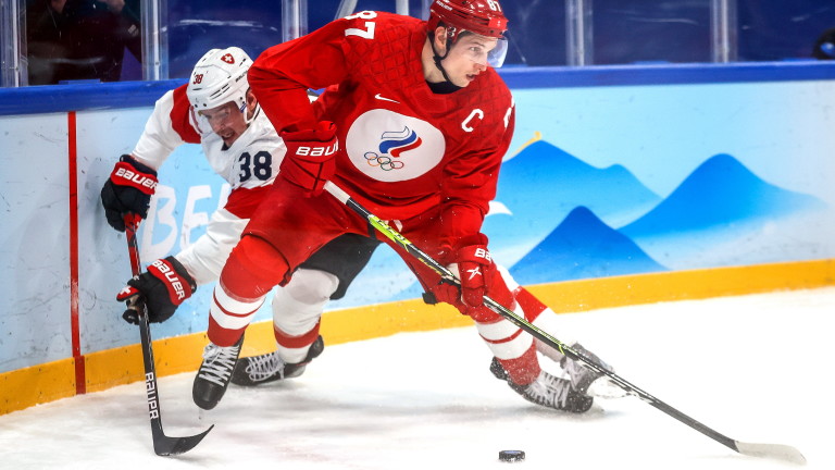 Олимпийският шампион по хокей на лед Русия започна с трудна