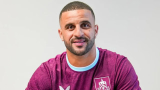 Новакът във Висшата лига Бърнли представи Кайл Уокър от Манчестър