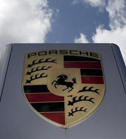 Volkswagen отложи сливането с Porsche