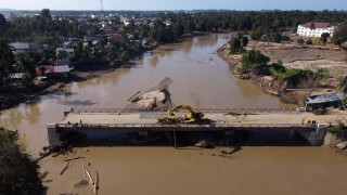 800 издирвани след наводненията в Индонезия, Шри Ланка и Тайланд