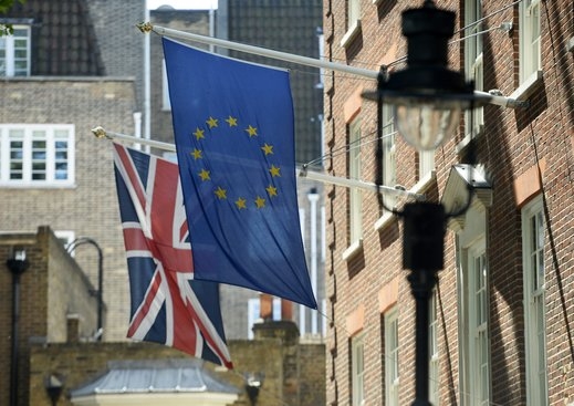 Лирата може да се срине, когато референдума във Великобритания наближи 