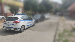 Полицията хвана шофьор с отнета книжка в кола с импровизирани табели в Сливен