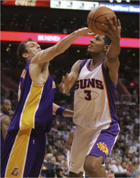 Финикс записа 60-а победа за сезона