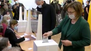 Нинова гласува, а БСП започва разговорите за правителство от утре