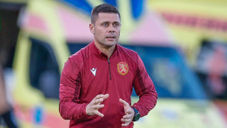 Селекционерът на младежкия национален отбор Александър Димитров говори пред медиите