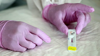 Заразените с коронавирус в Румъния се увеличиха за ден с