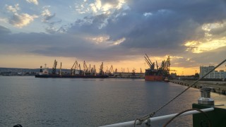 Проверяват три сигнала за замърсяване на морската вода във Варна