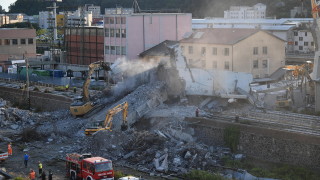 В Генуа премахват бетонни блокове от рухналия мост в опит да намерят оцелели