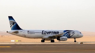 Неизвестен нападател се е опитал да нахлуе в пилотската кабина