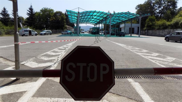 С анкетни карти за влизащите от Гърция спират коронавируса на ГКПП "Златоград"