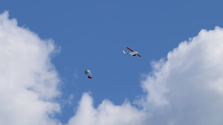 За масирана атака с дронове съобщават руските медии. Първият официален