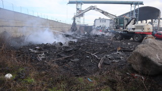 Без дом останаха две семейства след пожар в Белица При