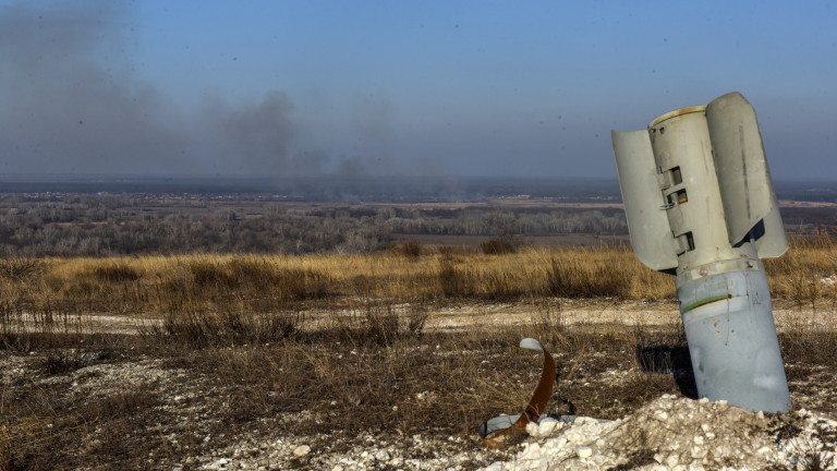 Заплахата от въздушни и ракетни удари остава в цяла Украйна.