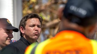 Губернаторът Рон ДеСантис беше преизбран във Флорида като си осигури