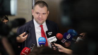 Председателят на парламентарната група на ДПС Делян Пеевски сезира и ф