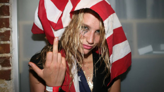Ke$ha изкачи върха на Billboard Hot 100 