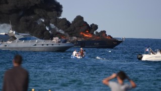 Яхта горя на Сан Тропе