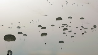 Иран започна нови военни учения на крайбрежието на Оманския залив