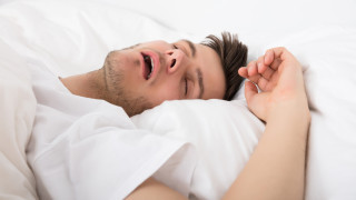 Как да предпазим устата си от изсъхване по време на сън