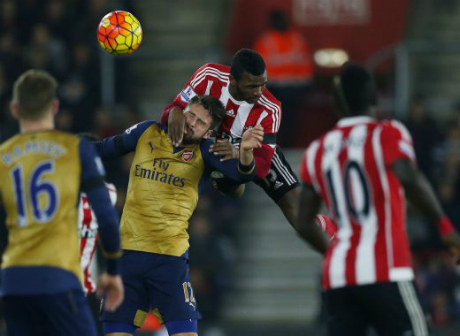 Арсенал не събра смелост и сили да измести Лестър от върха