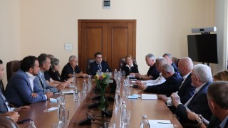 Асен Василев праща на НС списък на строителни фирми, които си чакат парите