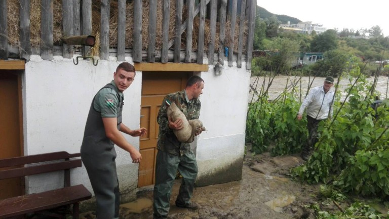 Кандидат-войниците да могат веднага да постъпват в армията, реши МС