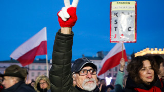 Хиляди хора протестираха в градове в Полша за да покажат