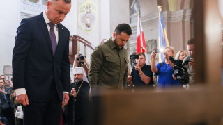 Зеленски и Дуда заедно отдадоха почит на избитите във Волинското клане