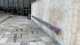 Столична община се захваща с почистване на сградите в София