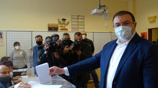 Здравният министър не очаква пик на коронавируса след вота